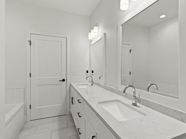 4192 E Lake Vista BOULEVARD, Oak Creek, WI 53154