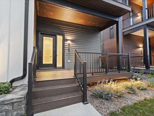 4192 E Lake Vista BOULEVARD, Oak Creek, WI 53154