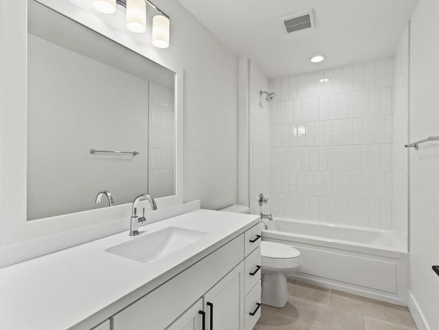 4192 E Lake Vista BOULEVARD, Oak Creek, WI 53154