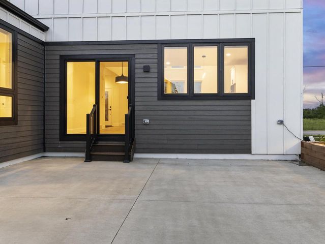 4192 E Lake Vista BOULEVARD, Oak Creek, WI 53154