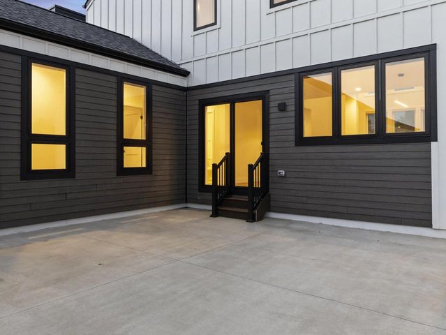 4192 E Lake Vista BOULEVARD, Oak Creek, WI 53154