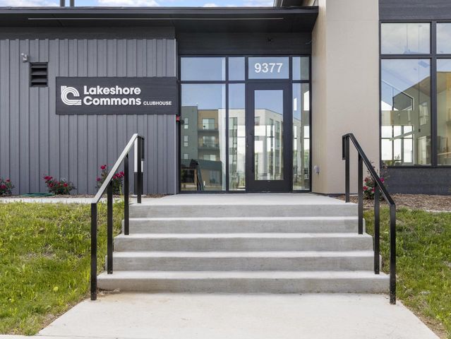 4192 E Lake Vista BOULEVARD, Oak Creek, WI 53154