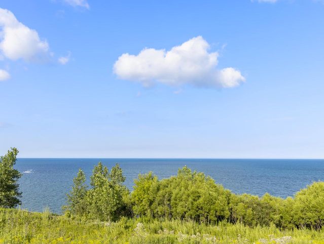 4192 E Lake Vista BOULEVARD, Oak Creek, WI 53154