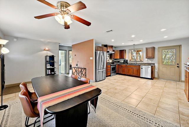 24807 Martin LN, Spicewood, TX 78669