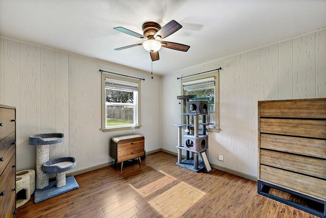 24807 Martin LN, Spicewood, TX 78669