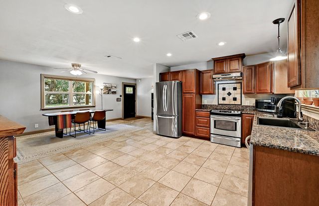 24807 Martin LN, Spicewood, TX 78669