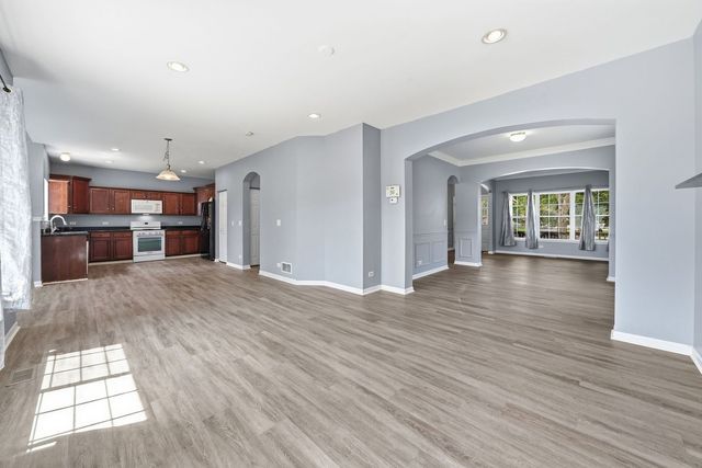 3335 Silver City Court, Montgomery, IL 60538