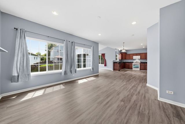 3335 Silver City Court, Montgomery, IL 60538