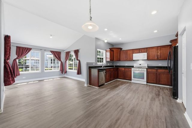 3335 Silver City Court, Montgomery, IL 60538