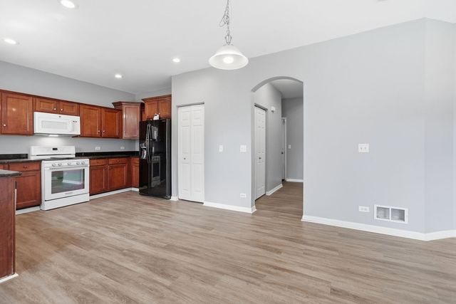 3335 Silver City Court, Montgomery, IL 60538