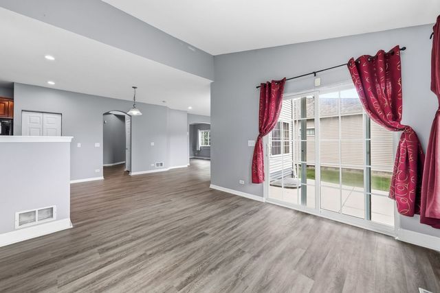 3335 Silver City Court, Montgomery, IL 60538