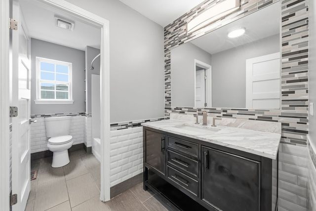3335 Silver City Court, Montgomery, IL 60538