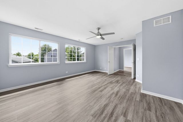 3335 Silver City Court, Montgomery, IL 60538
