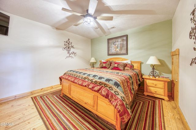 917 Pine Cone Way, Gatlinburg, TN 37738