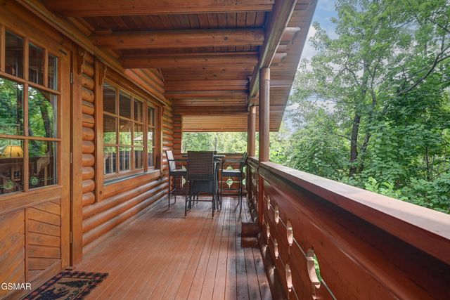 917 Pine Cone Way, Gatlinburg, TN 37738