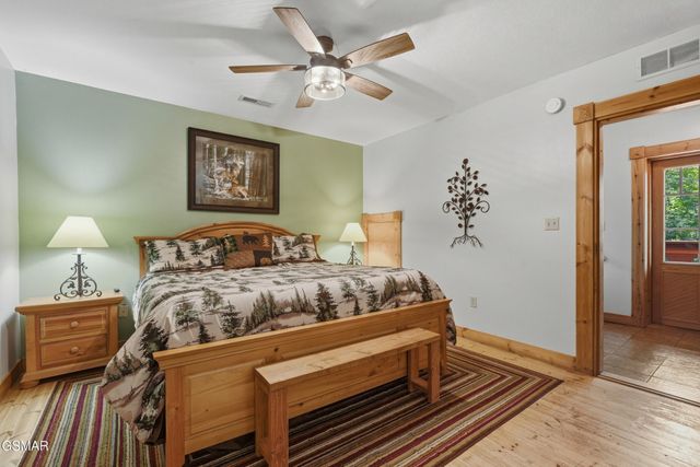 917 Pine Cone Way, Gatlinburg, TN 37738