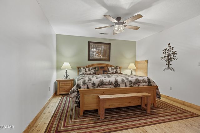 917 Pine Cone Way, Gatlinburg, TN 37738