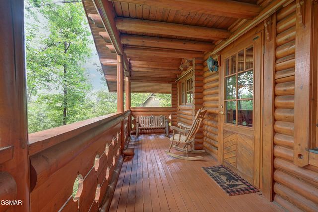 917 Pine Cone Way, Gatlinburg, TN 37738