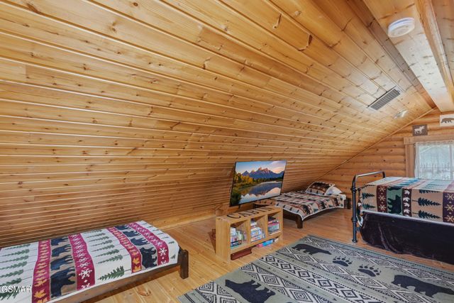 917 Pine Cone Way, Gatlinburg, TN 37738