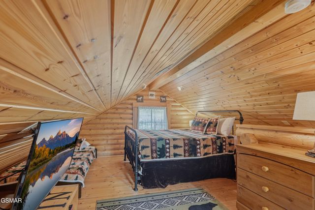 917 Pine Cone Way, Gatlinburg, TN 37738