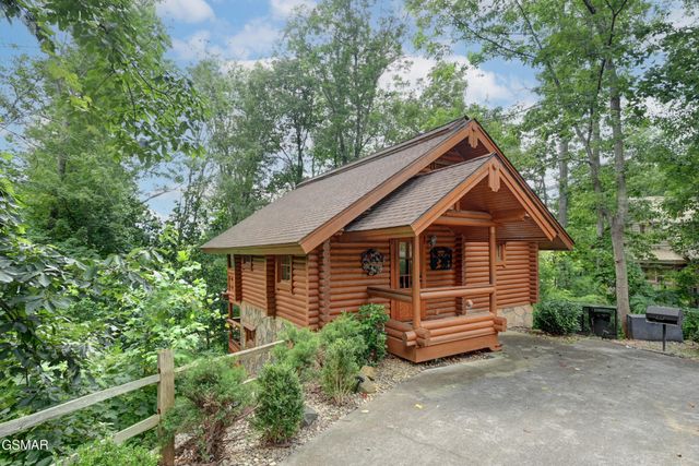 917 Pine Cone Way, Gatlinburg, TN 37738