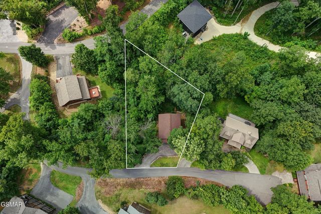 917 Pine Cone Way, Gatlinburg, TN 37738