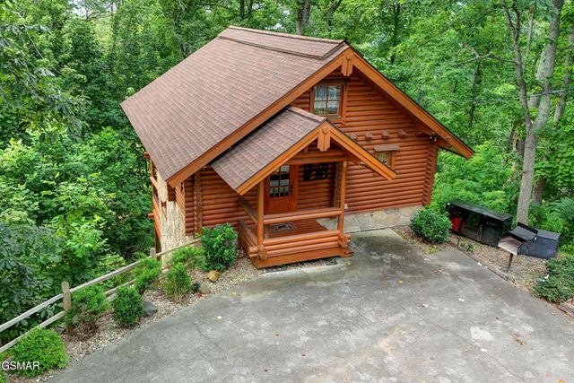 917 Pine Cone Way, Gatlinburg, TN 37738