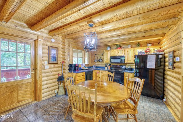 917 Pine Cone Way, Gatlinburg, TN 37738