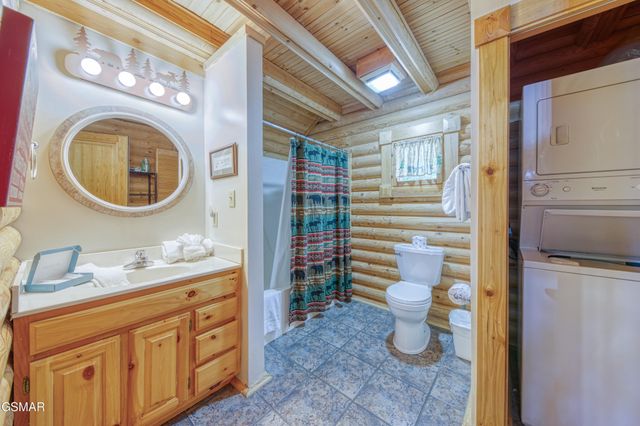 917 Pine Cone Way, Gatlinburg, TN 37738