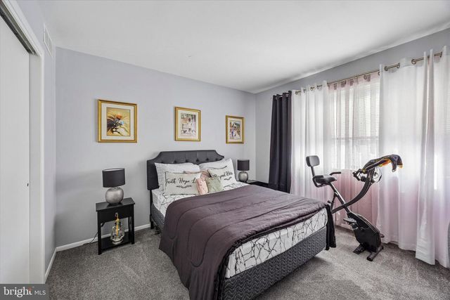 6 REBECCA CT, Trenton, NJ 08628