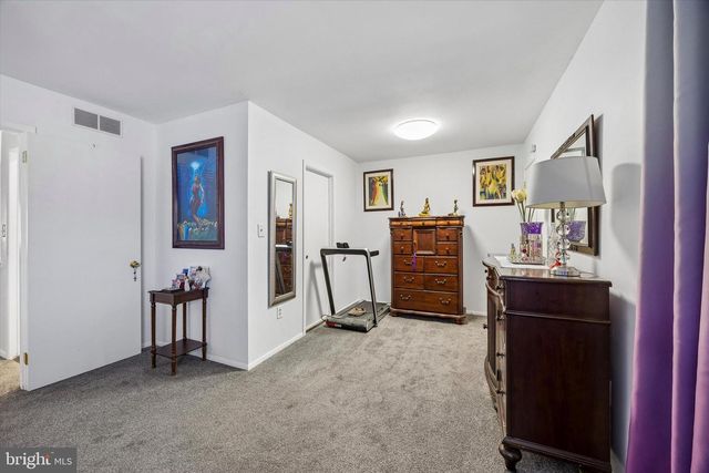 6 REBECCA CT, Trenton, NJ 08628