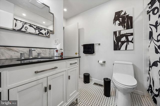 6 REBECCA CT, Trenton, NJ 08628