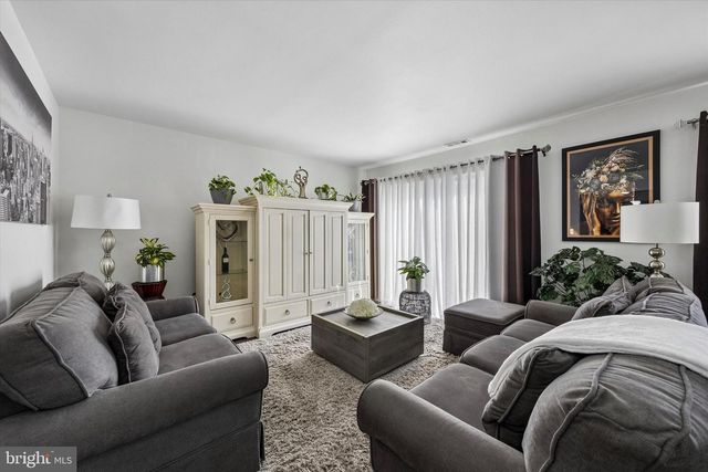 6 REBECCA CT, Trenton, NJ 08628