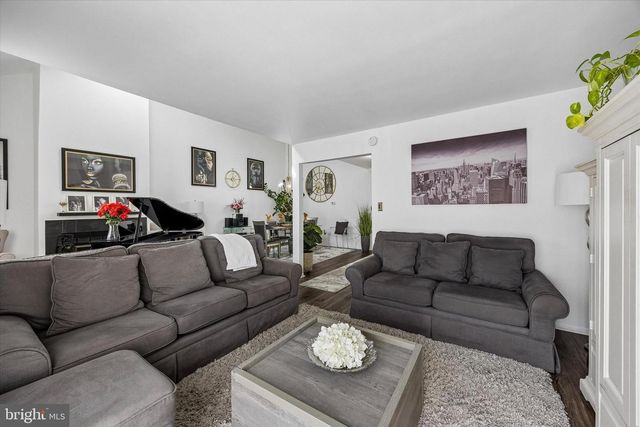 6 REBECCA CT, Trenton, NJ 08628