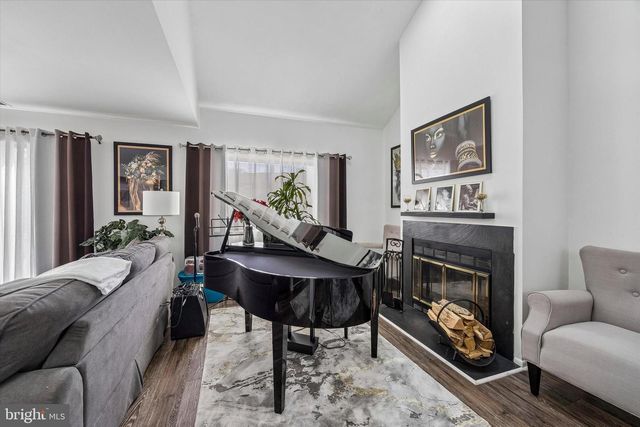 6 REBECCA CT, Trenton, NJ 08628