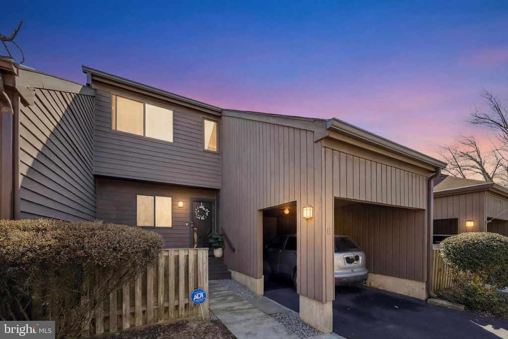 6 REBECCA CT, Trenton, NJ 08628