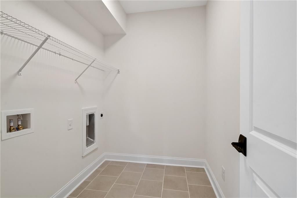 Image 8 of property listing at 551 Pearl Street, Cumming, GA 30040