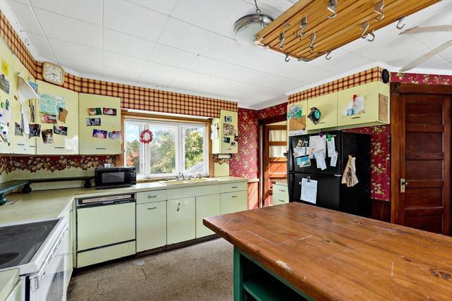 437 Main St, Wareham, MA 02571