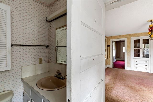 437 Main St, Wareham, MA 02571