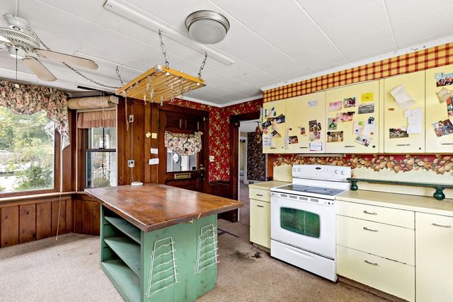 437 Main St, Wareham, MA 02571