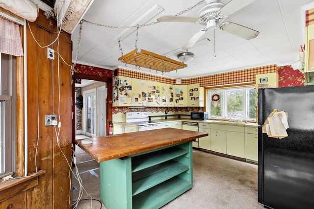 437 Main St, Wareham, MA 02571