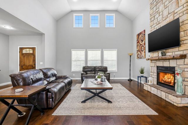 1712 S Songbird Circle, Nixa, MO 65714