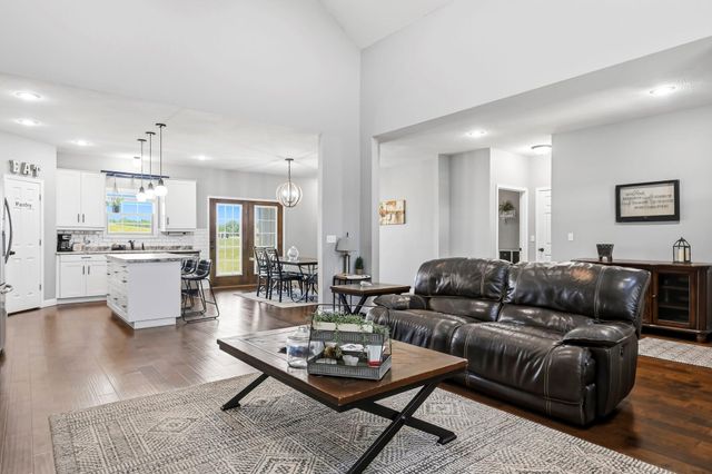 1712 S Songbird Circle, Nixa, MO 65714