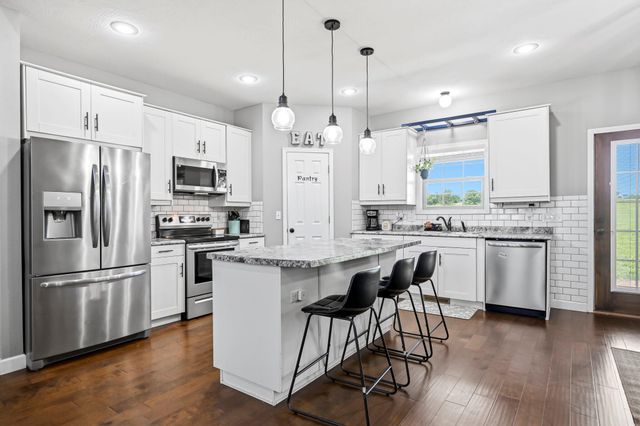 1712 S Songbird Circle, Nixa, MO 65714
