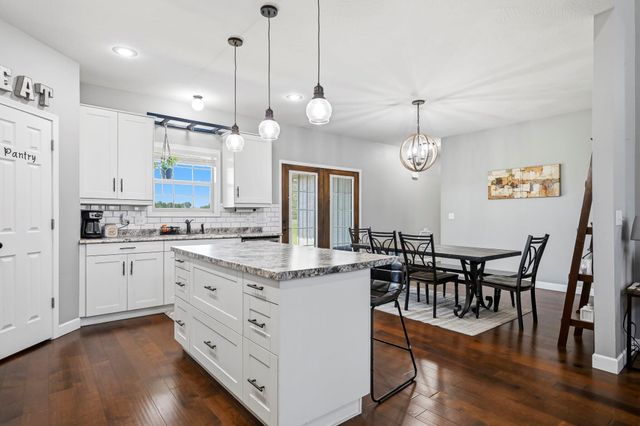 1712 S Songbird Circle, Nixa, MO 65714