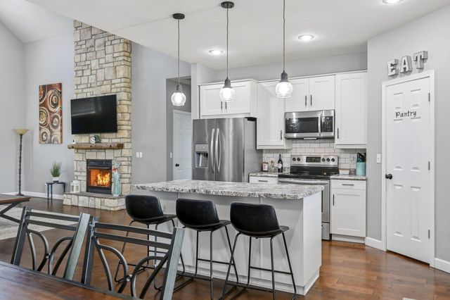 1712 S Songbird Circle, Nixa, MO 65714