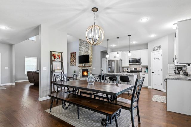 1712 S Songbird Circle, Nixa, MO 65714