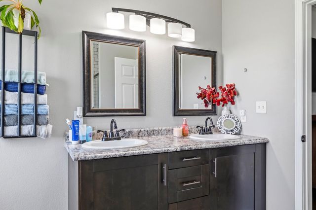 1712 S Songbird Circle, Nixa, MO 65714