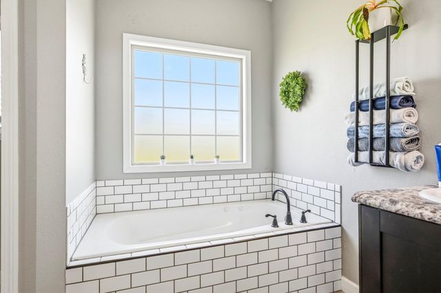 1712 S Songbird Circle, Nixa, MO 65714