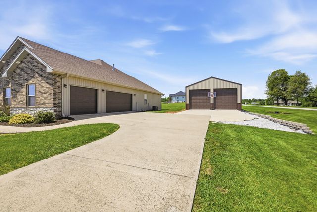 1712 S Songbird Circle, Nixa, MO 65714